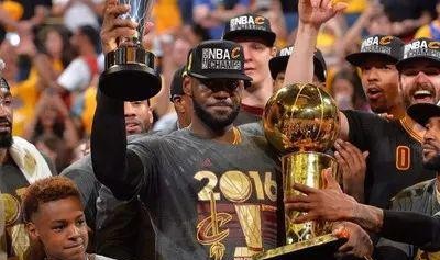 自封goat这块，你是goat！黑人真大方，老婆随便给别人搂